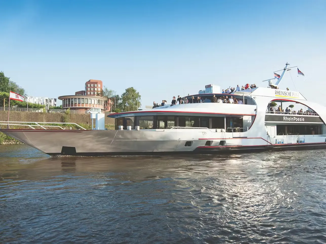 Entspannte Sightseeing‑Flussfahrt auf dem Rhein