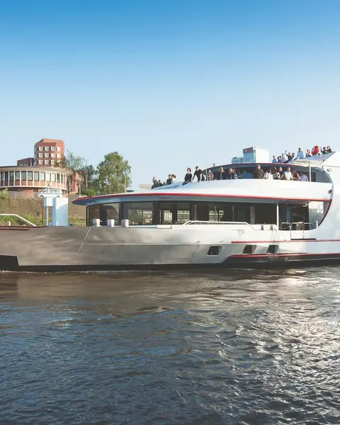 Entspannte Sightseeing‑Flussfahrt auf dem Rhein